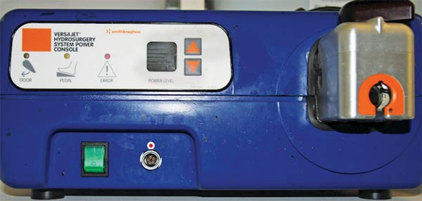 Figure 1. A hydrosurgical wound debridement system.