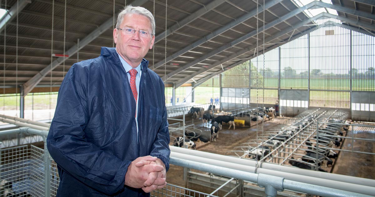 Peter Kendall touring the facilities at the new University of Nottingham Centre for Dairy Science Innovation. Image © Lisa Gilligan-Lee