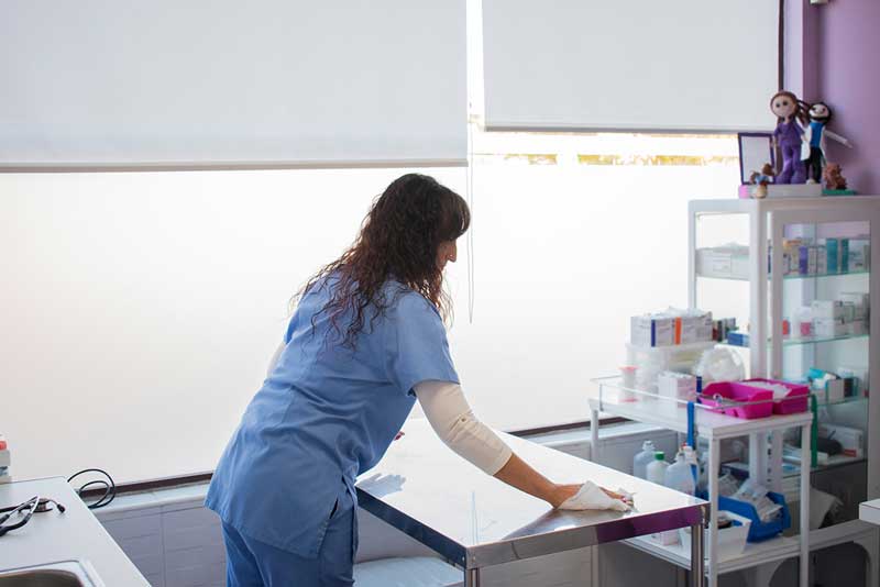 Hygiene table consult Image: AraBarradas/ Adobe Stock